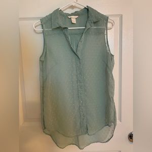 Sleeveless button up